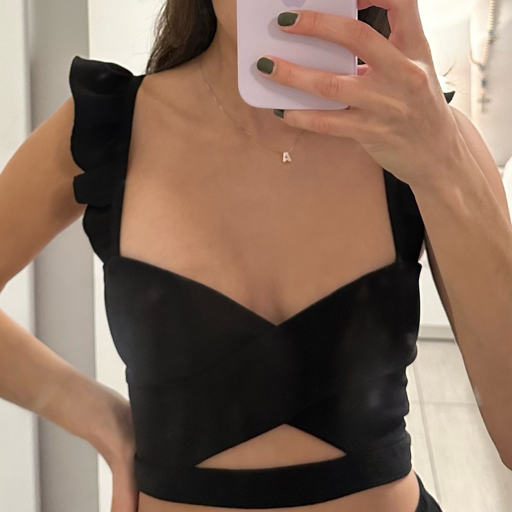 Especia Black crop top, zipper in the back